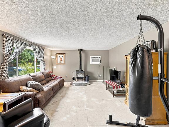 5th image of 3106 S Bowdish Rd