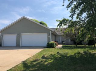 1065 George Rock Dr, Farmer City, IL 61842