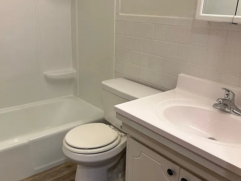 Tradewinds Apartments — Photo 52