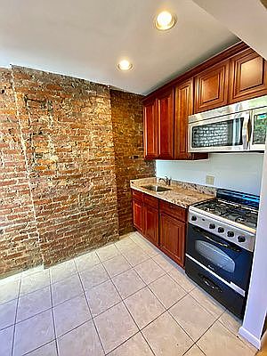 3rd image of 215 E 76th St APT 5C