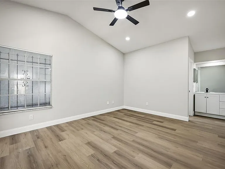 106 Lamplighter Dr — Photo 13