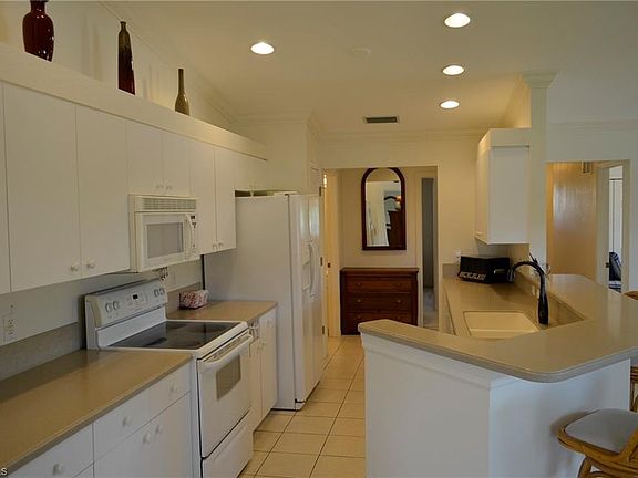 4th image of 11701 Larson Dr #D