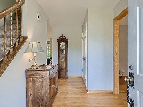 4th image of 229 Continental Ln