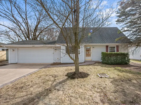 2304 Highland Dr, Sycamore, IL 60178