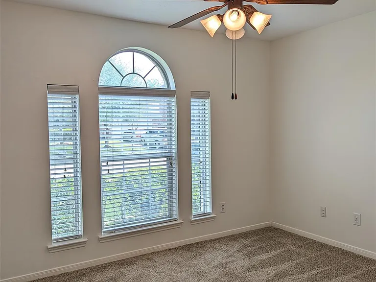 5618 Savannah Woods Ln — Photo 5