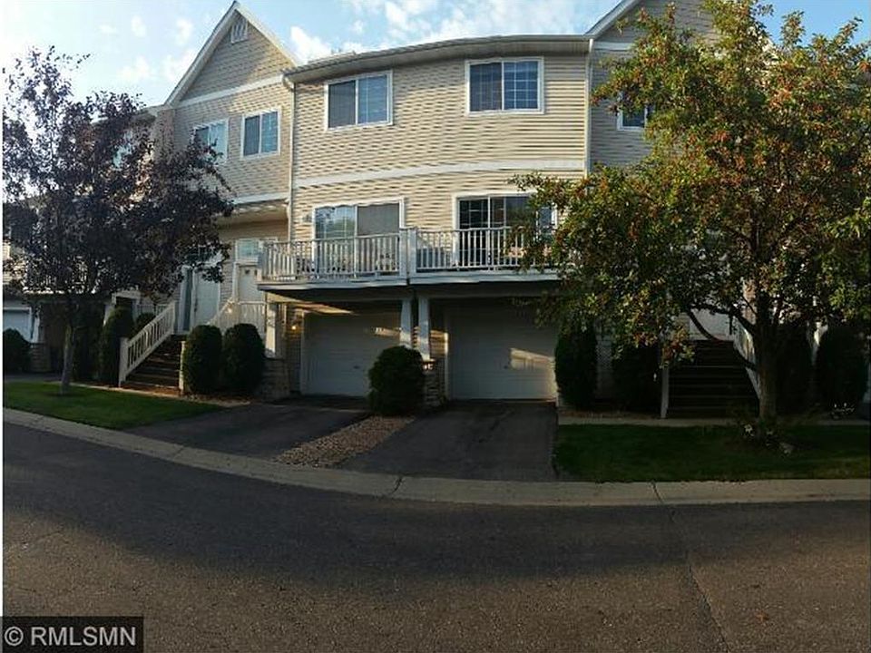 1st image of 648 Willoughby Way W