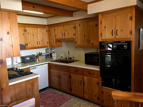 2nd image of 17 Fairview Cir S