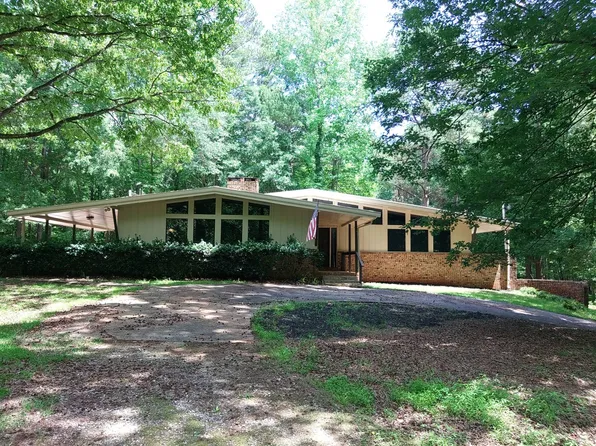 205 Avon Dr, Fayetteville, GA 30215