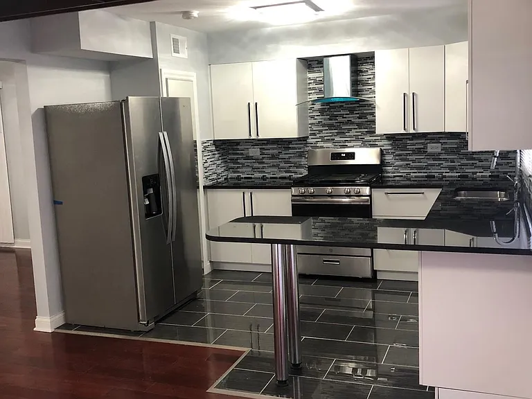 215 Stafford Dr — Photo 4