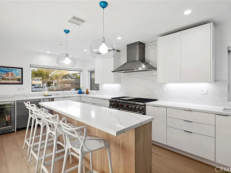 1576 E Ocean Blvd — Photo 7