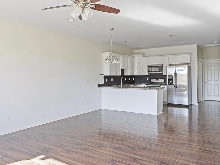 13697 Karen St — Photo 9