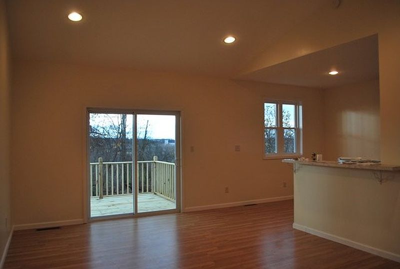 4th image of 18 ARCADIA Avenue