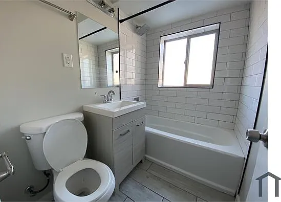 3 bed, 950 sqft, $2,100 — Photo 4