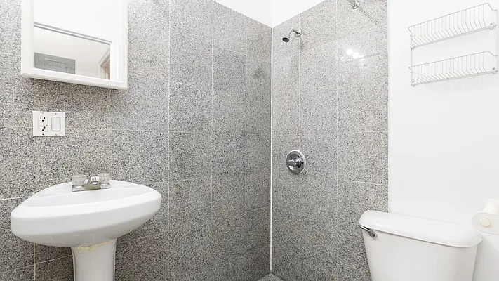 Rented by Nooklyn NYC LLC | media 25