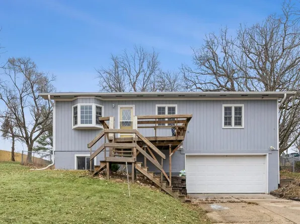 915 E Hackley Ave, Des Moines, IA 50315