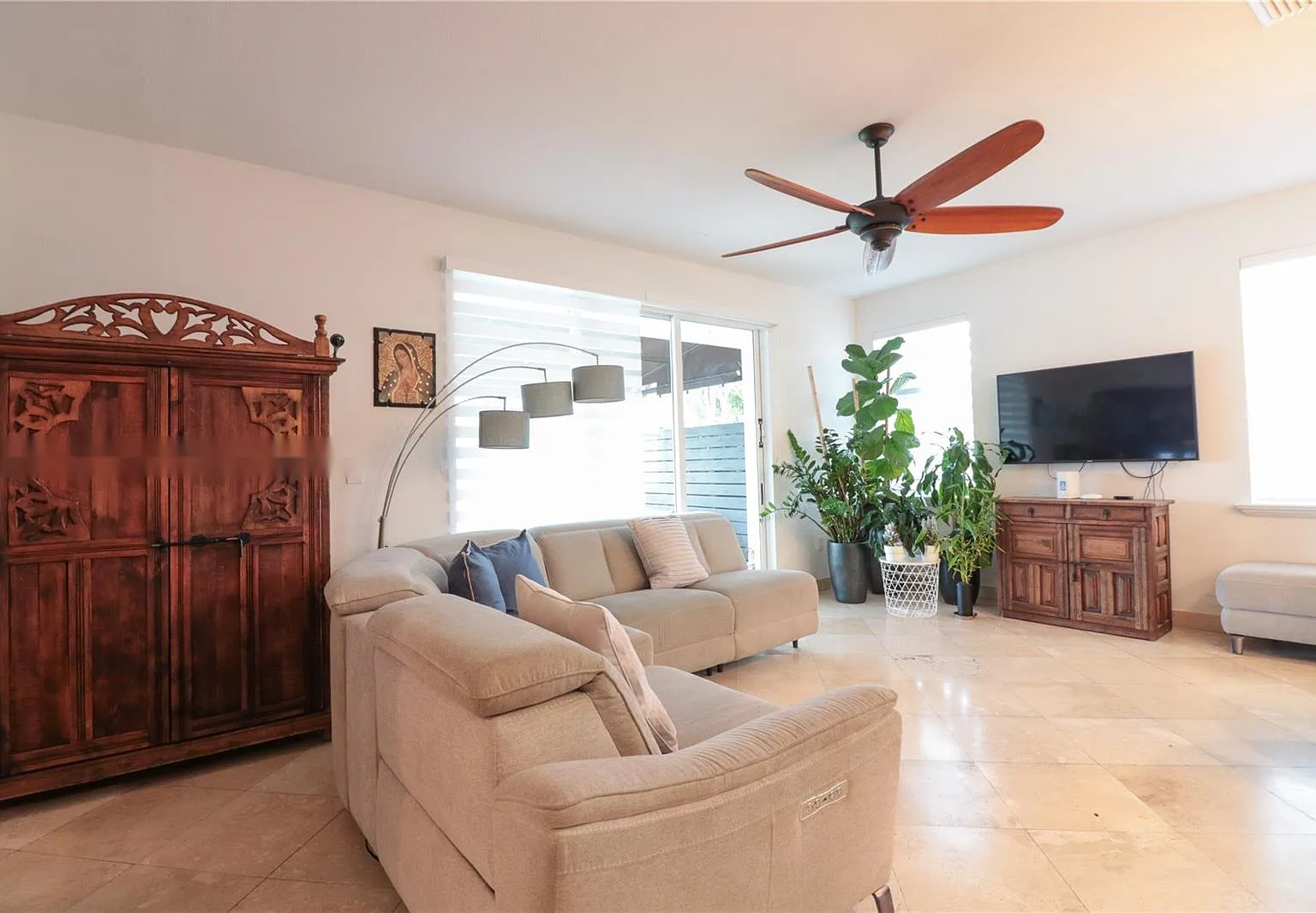 5 bed, 2557 sqft, $5,800 — Photo 4