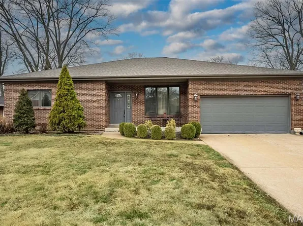 51 Blackthorn Dr, Saint Louis, MO 63123