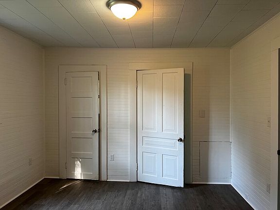 5th image of 209 Berry Ave