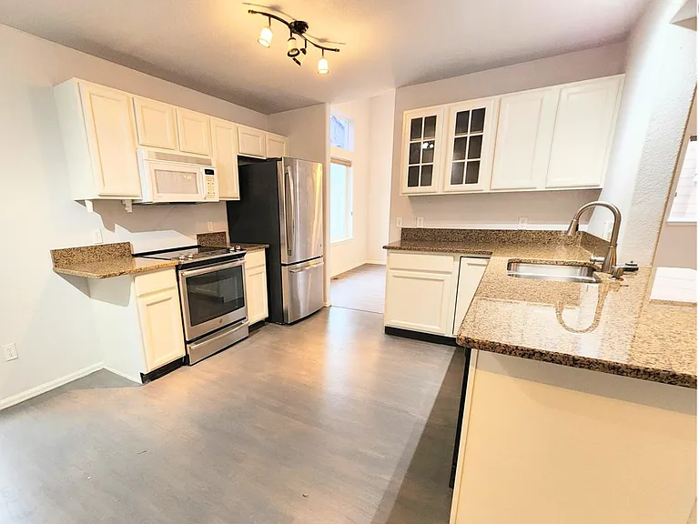 10459 Hollyhock Ct — Photo 6