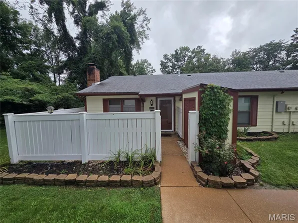 2432 Forest Shadows Dr, Saint Louis, MO 63136