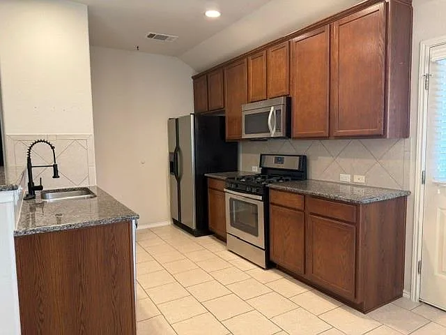 3 bed, 2.0 bath, 1243 sqft, $1,750 — Photo 4