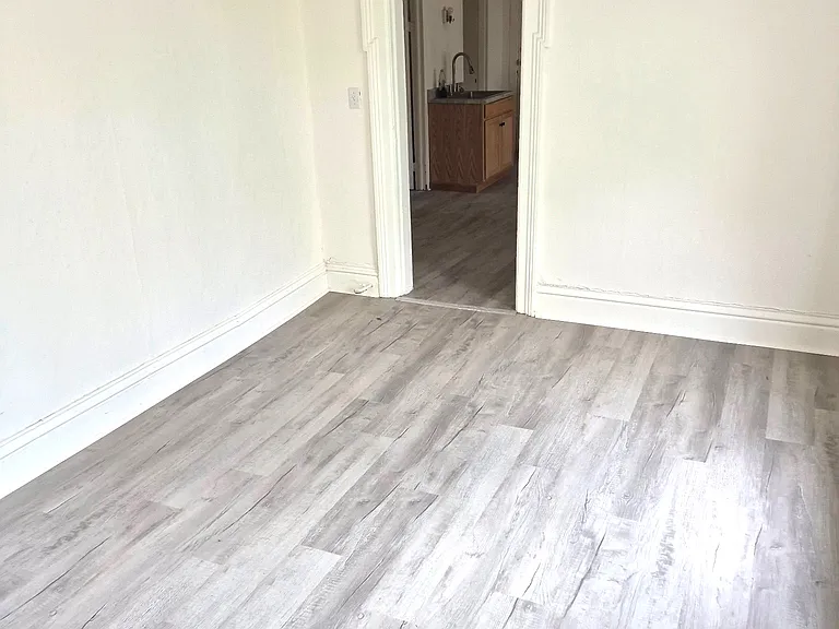 501 E 7th St #3 — Photo 8