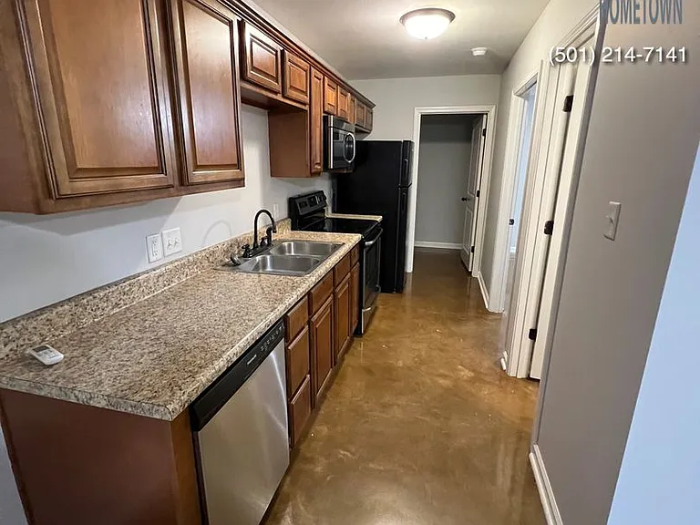 226 E Maple St — Photo 3