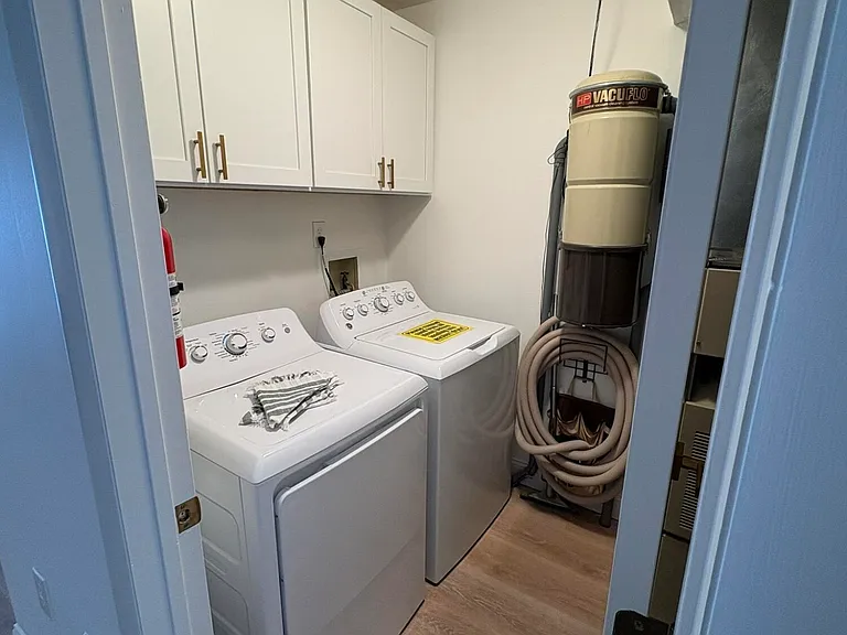 17 Brown Ave #B — Photo 6