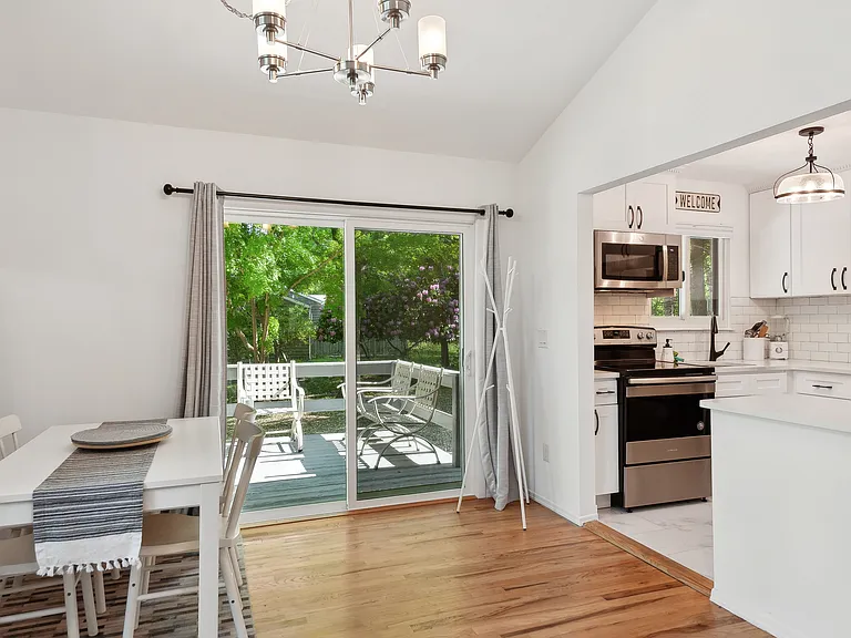 230 Norfolk Dr — Photo 10