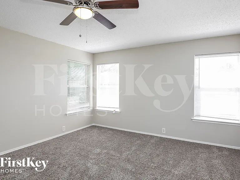 820 Monette Dr — Photo 8