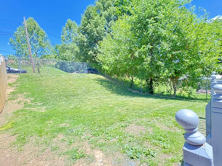 767 Clermont Ave — Photo 23