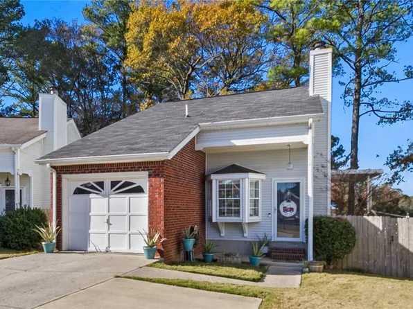 2932 Robinwood Ln, Northport, AL 35476