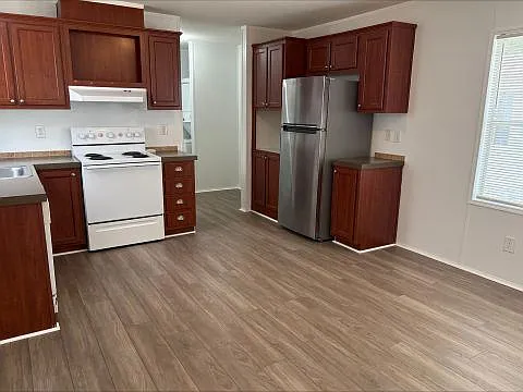 2 bed, 2.0 bath, 728 sqft, $1,299 — Photo 2