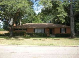 208 Crescent Dr, Longview, TX 75602