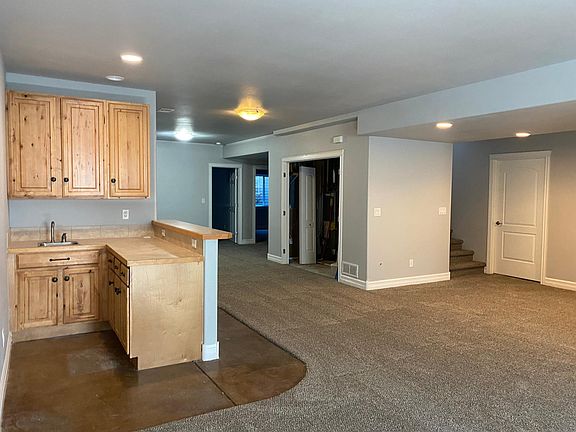 Basement family room with wetbar
