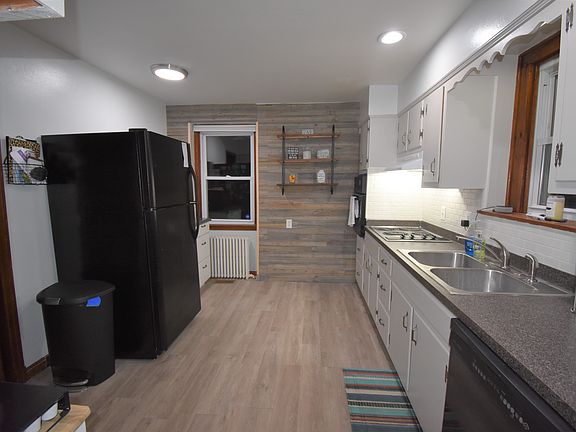 4th image of 440 Maitland St