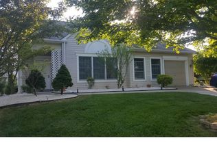 325 Hilltop Ln E, Columbus, NJ 08022