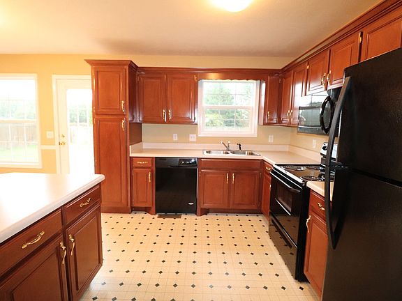 4th image of 1105 Bolton Dr