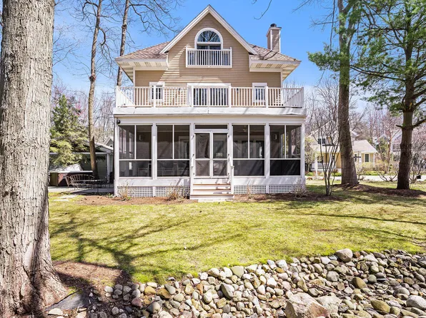 76328 Haven Dr, South Haven, MI 49090
