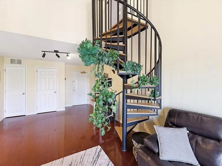 39 Union St #402 — Photo 11
