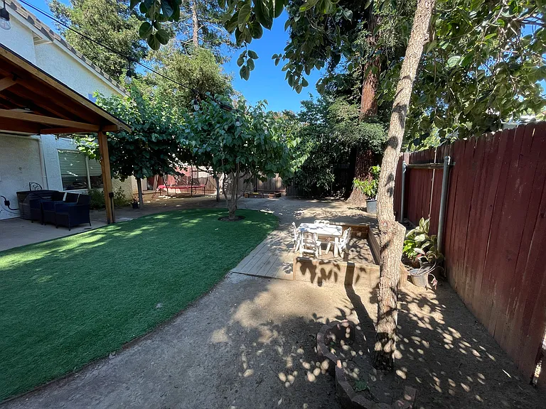 9425 Village Tree Dr — Photo 54