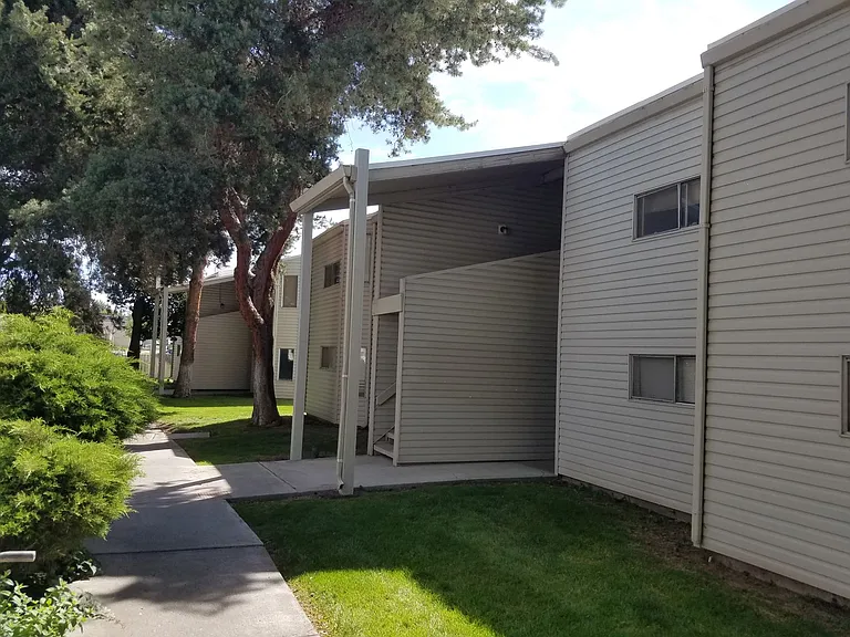 Prairie House Apartments — Photo 11