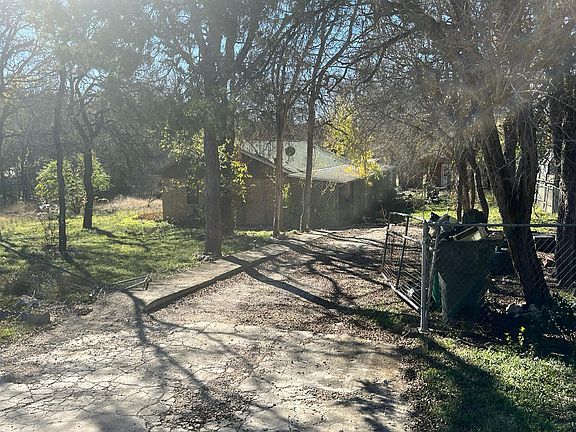 2nd image of 472 Pecos Ln