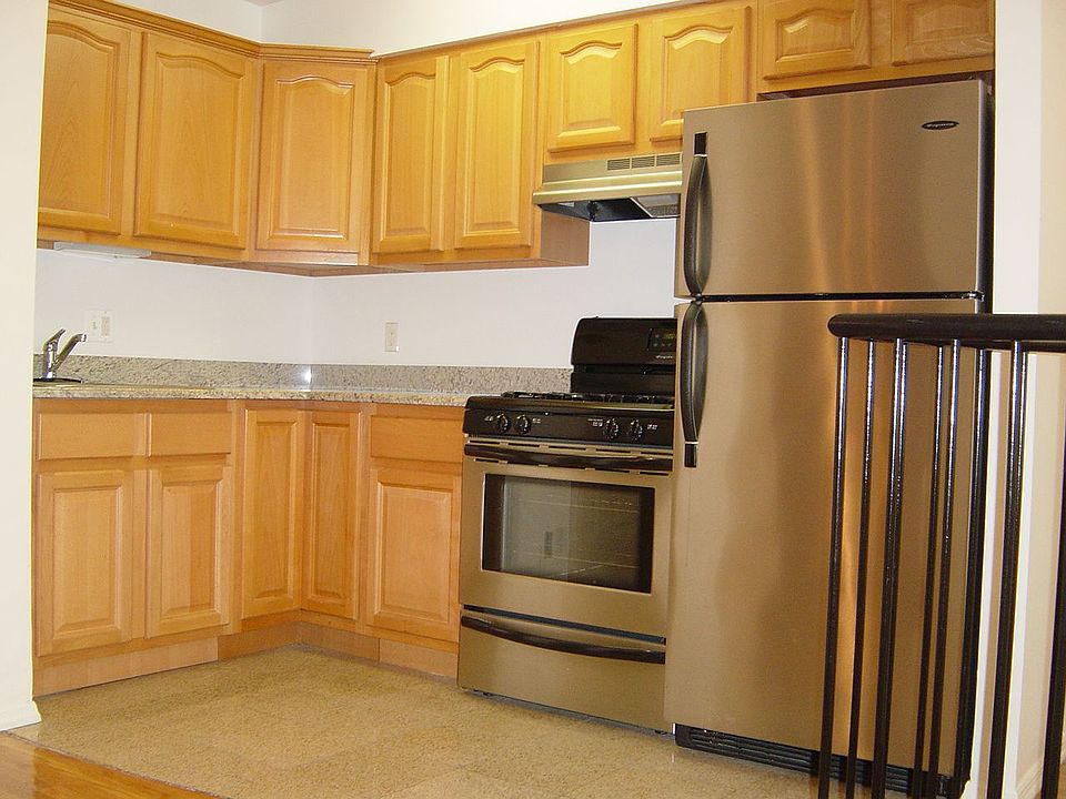 2nd image of 229 E 35th St APT 1B