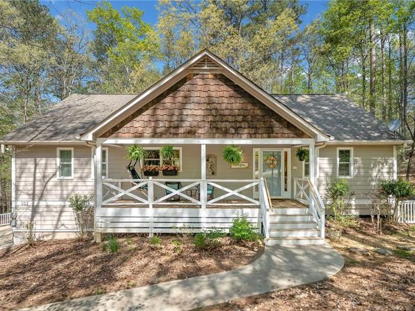102 Hemlock St, Waleska, GA 30183