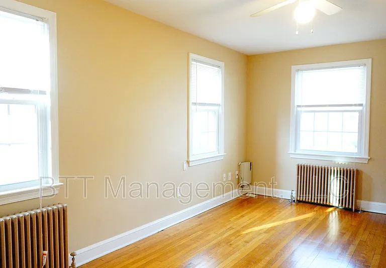 812 Greenwood Cir #4 — Photo 6