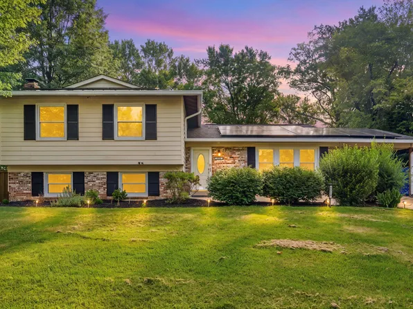 2410 Parkers Ln, Alexandria, VA 22306
