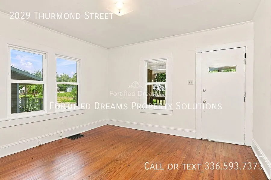3 bed, 1.0 bath, 824 sqft, $1,395 — Photo 2