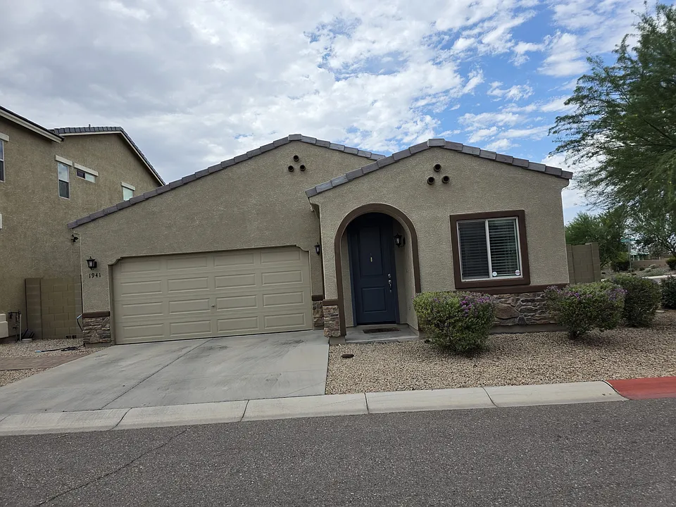 1941 W Stagecoach St