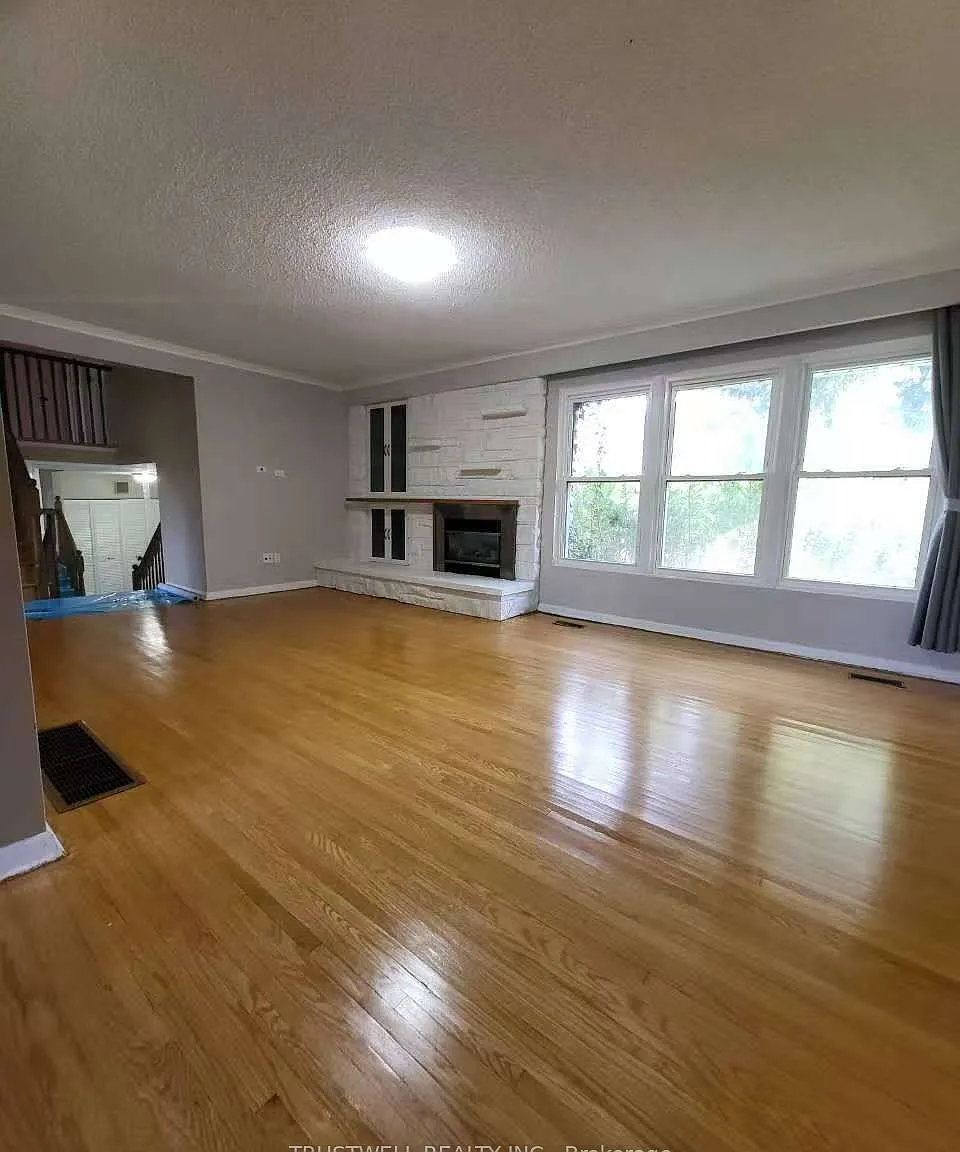 3 bed, $3,000 — Photo 2